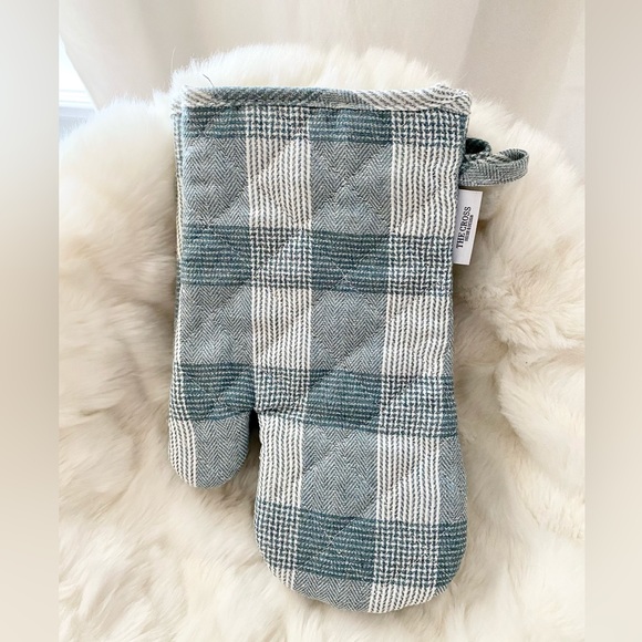 The Cross: Marjorie Oven Mitts (Fraiche Fuller Hearts Collection) - Picture 3 of 6